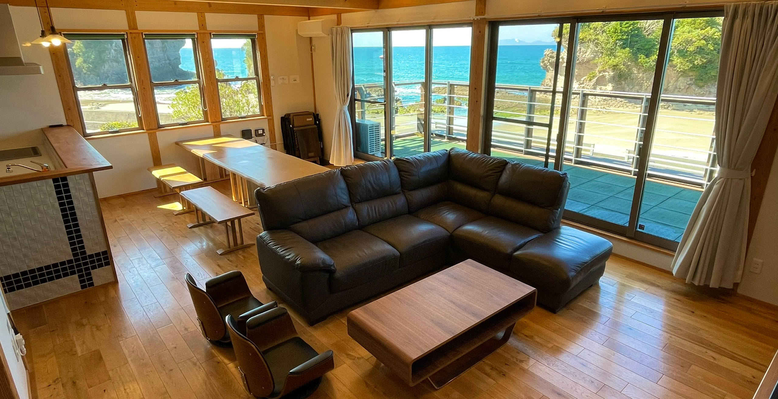 西方海岸ビーチ沿いの一棟丸ごと貸し切り別荘 西方海岸貸別荘